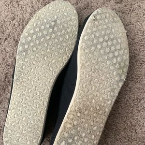 Womens TOMS slip on shoes